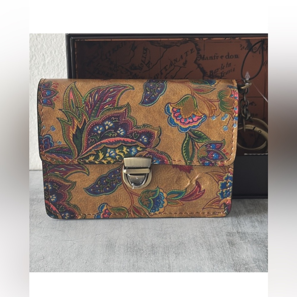 Patricia Nash French Tapestry  Lanza Key Fob Handoff Leather Wallet In Gift box